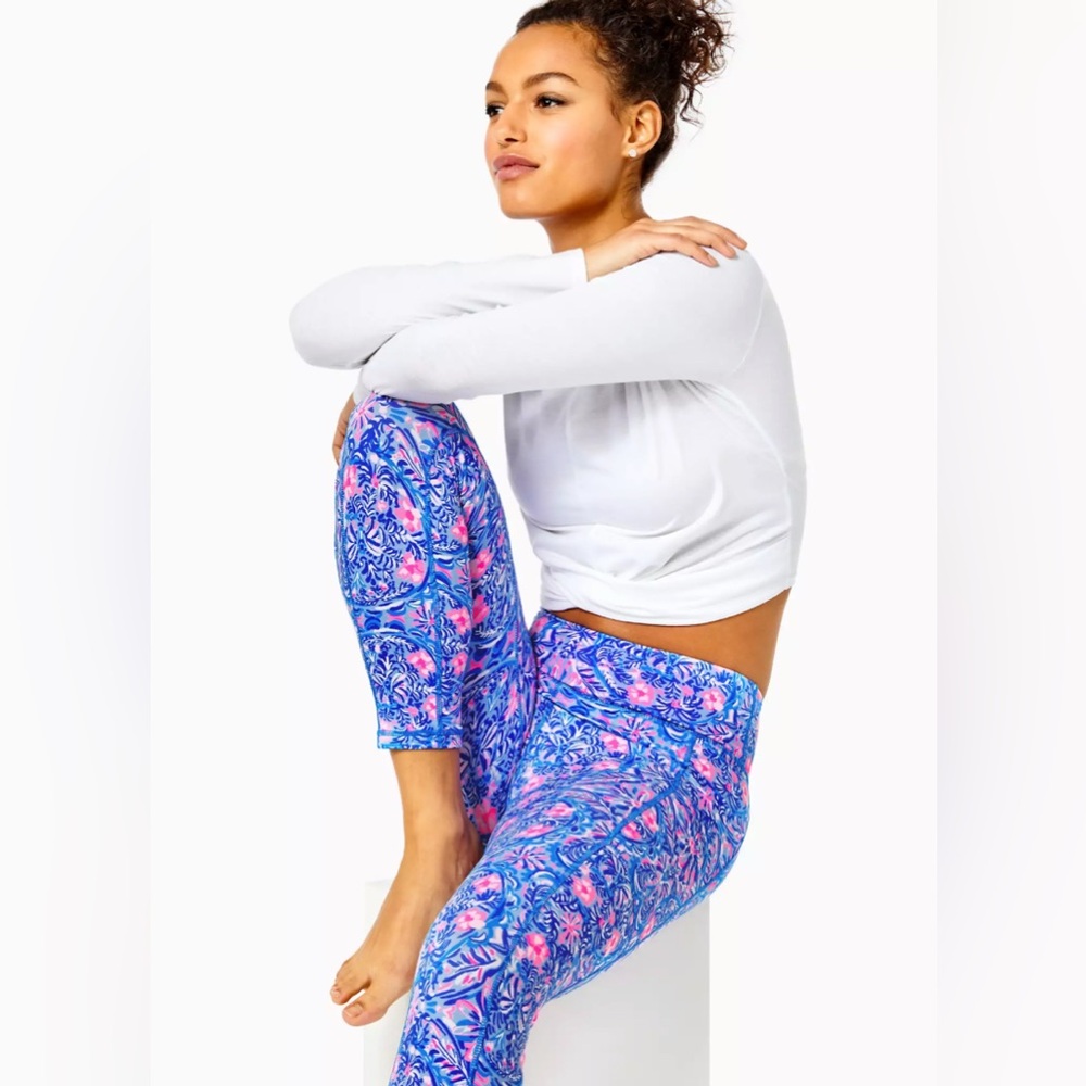 EUC Lilly Pulitzer Weekender Mid-Rise Midi Legging Blue Peri Takin it Easy - XS